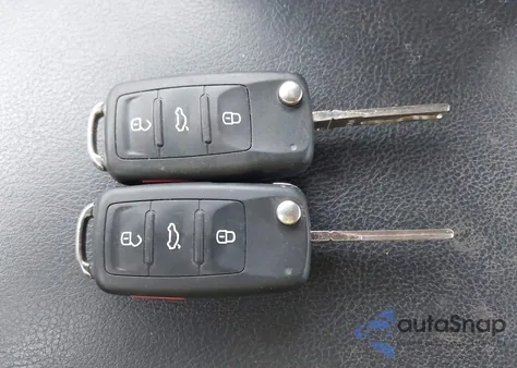 2013 Volkswagen Passat 2.5L Se z USA, uszkodzony, nr VIN 1VWBP7A34DC150667